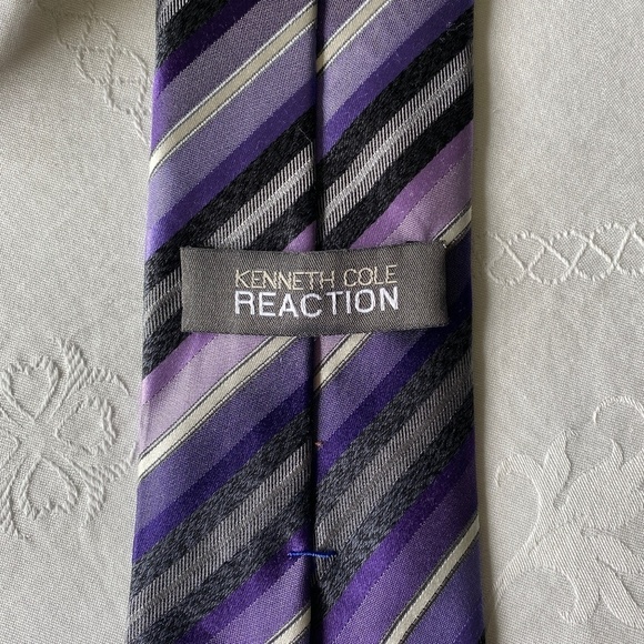 Kenneth Cole Reaction 100% Silk Tie Multicolor Stripe Office Wedding Business - Picture 2 of 7